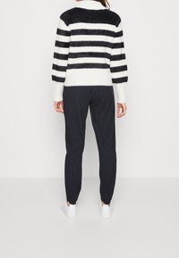 Morgan Pullover - black