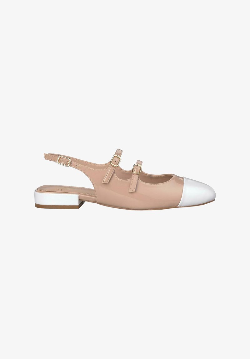 Beige gepatenteerd leren slingback schoen met twee verstelbare gespen en een witte neuspunt. Voorzien van een lage blokhak voor stabiliteit.
