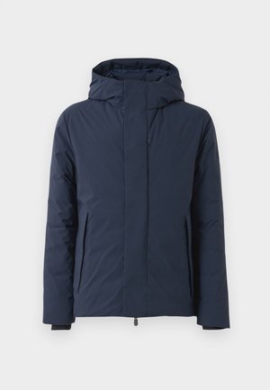 Casaco isolado azul-marinho com capuz, apresentando fecho com zíper, bolsos laterais e uma textura suave e mate.