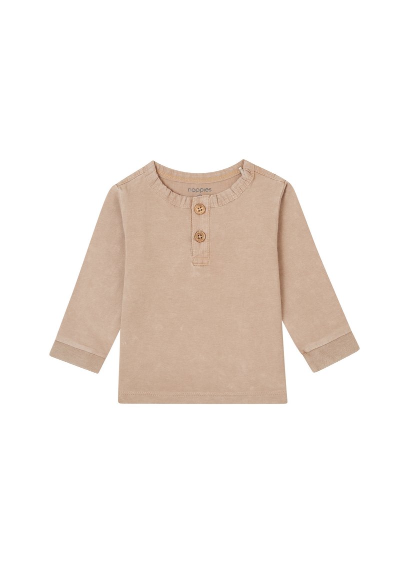 Beige langarmshirt met een ronde halslijn, gerimpelde randen en twee houten knopen aan de voorkant. Zacht, gladde stof met een subtiele textuur.