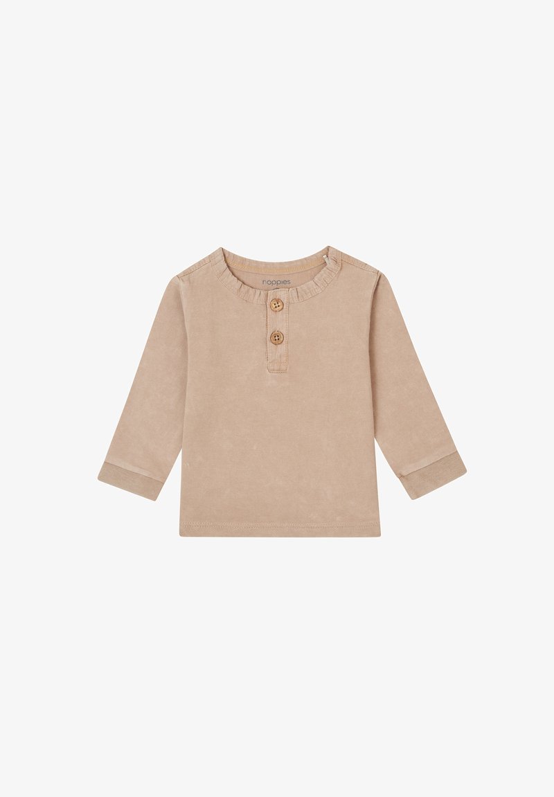 Beige Langarmshirt mit rundem Halsausschnitt, Rüschensaum und zwei Holzknöpfen vorne. Weicher, glatter Stoff mit subtiler Textur.