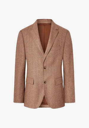 Blazer a spina di pesce marrone realizzato in tessuto testurizzato, con chiusura a due bottoni, rever a scollo a V e due tasche frontali con una tasca sul petto.