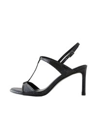 Sandale negre cu toc înalt, cu textura piele de șarpe, vârf deschis, bretele subțiri și un design slingback cu o cataramă reglabilă.