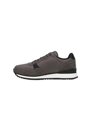 Grauer und schwarzer Freizeitsneaker mit Schnürung vorne, gepolstertem Kragen, weißer Zwischensohle und strukturierter schwarzer Außensohle, Seitenansicht auf weißem Hintergrund.