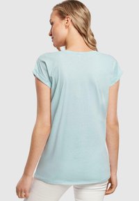 Merchcode THINKING COMIC EXTENDED SHOULDER TEE - T-shirts print - ocean blue