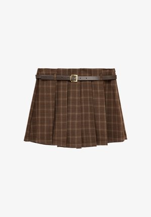 Minigonna plissettata marrone con sottile motivo a quadretti beige e cintura marrone scuro con fibbia dorata in vita.