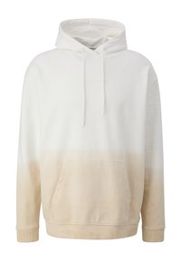 Sudadera con capucha en blanco con un degradado que va a beige, hecha de material de algodón, con un bolsillo frontal y puños acanelados. Diseño minimalista con texto sutil.