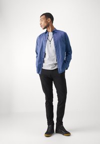 Selected Homme SLHSLIMFREDDIES - Camisa - dark sapphir