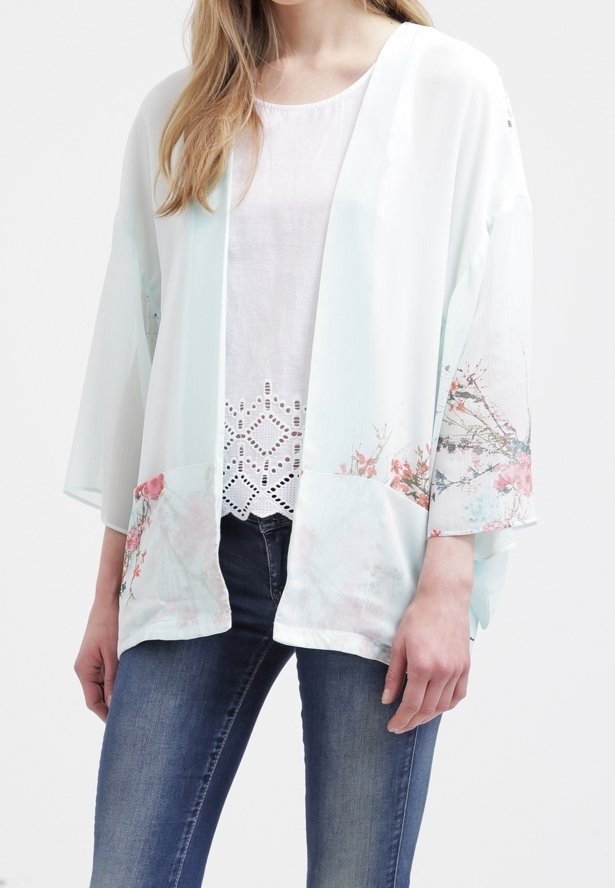 Leichter, transparenter Kimono in Minzgrün mit floralen Druckdetails am Saum und an den Ärmeln. Verfügt über eine offene Vorderseite und 3/4-lange Ärmel.