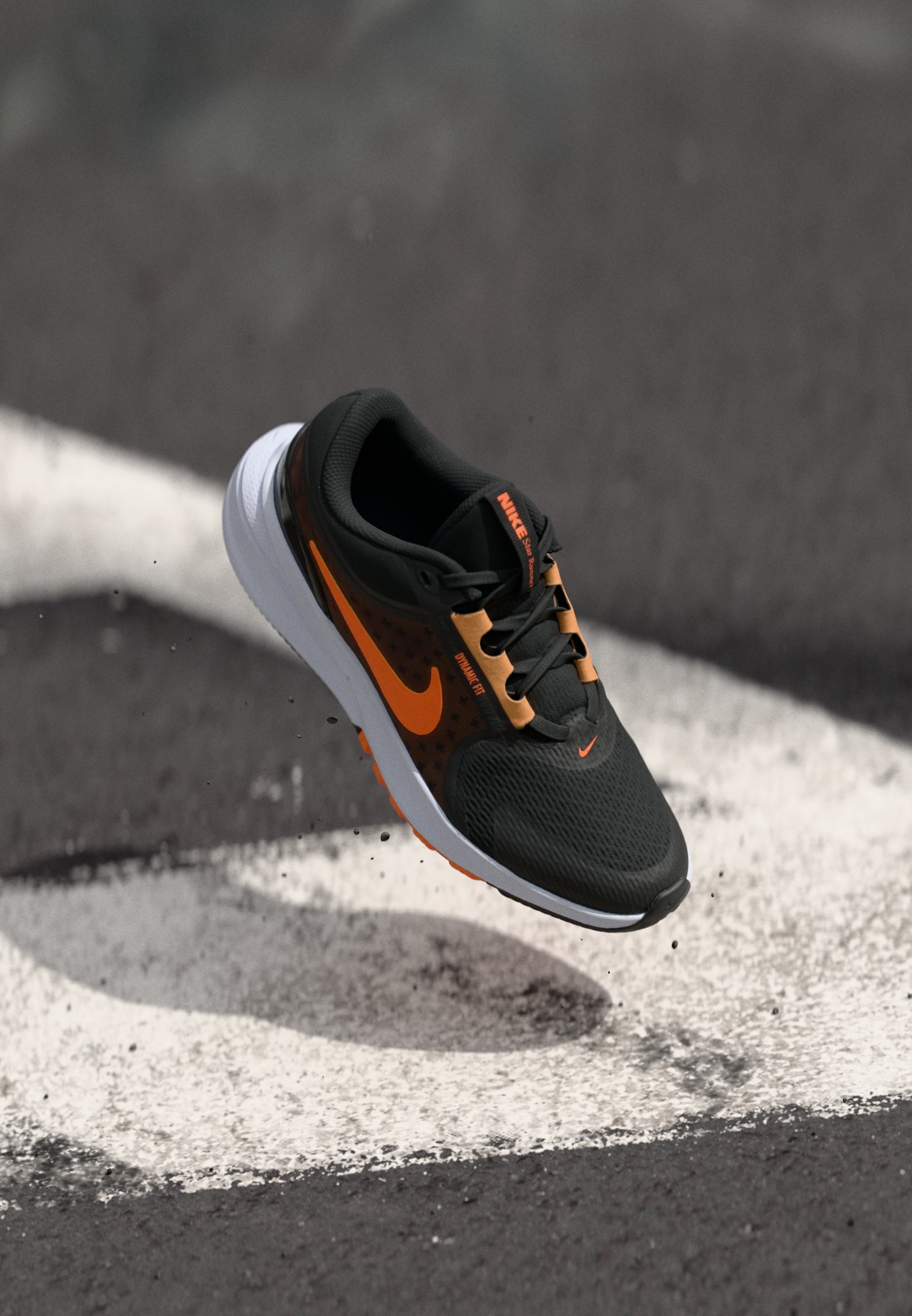 Nike Dynamic Orange and Black Athletic Shoes Nike Star Runner 5 Big Kids main image 3