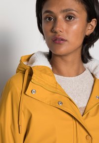 ONLY ONLSALLY RAINCOAT - Casaco de inverno - tawny olive