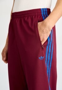 adidas Originals TRACKPANT - Παντελόνι φόρμας - shadow red