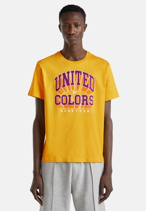 WITH LOGO - T-shirt con stampa - yellow
