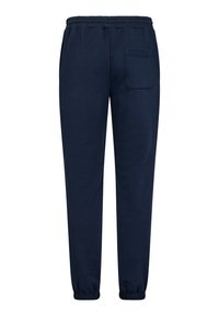 Mørkeblå sweatpants med elastisk talje og manchetter, der har en enkelt rektangulær lomme på bagsiden til højre.