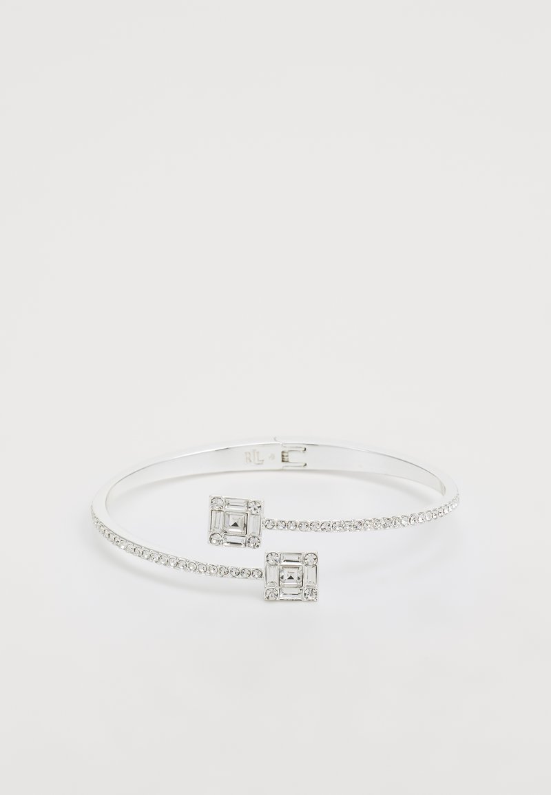 Bracciale in tonalità argento caratterizzato da due elementi decorativi quadrati e una fila di piccoli cristalli trasparenti lungo la banda. Chiusura con gancetto regolabile.