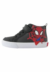 Sorte høje sneakers med en hvid sål, der har et rødt Spider-Man grafik og webs design på siden, lavet af syntetisk materiale.