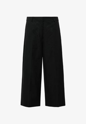 Zwarte wijde broek gemaakt van lichtgewicht stof. Kenmerkt zich door plooien aan de voorkant en een platte tailleband met riemlussen.