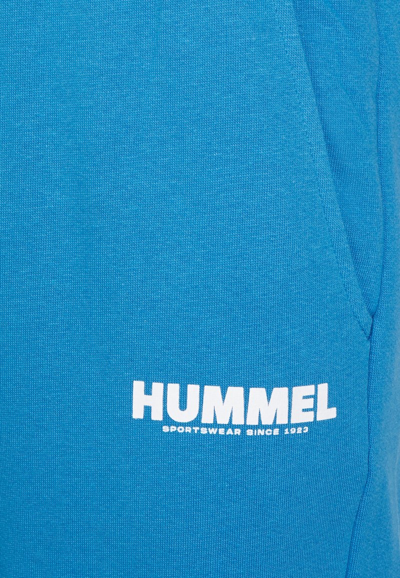 Herren Trainingsanzüge | Hummel LEGACY REGULAR PANTS UNISEX Jogginghose deep water/blau - LT97122 Herren Trainingsanzüge | Hummel LEGACY REGULAR PANTS UNISEX Jogginghose deep water/blau - LT97122