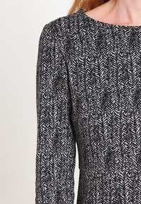 More & More Robe pull - black
