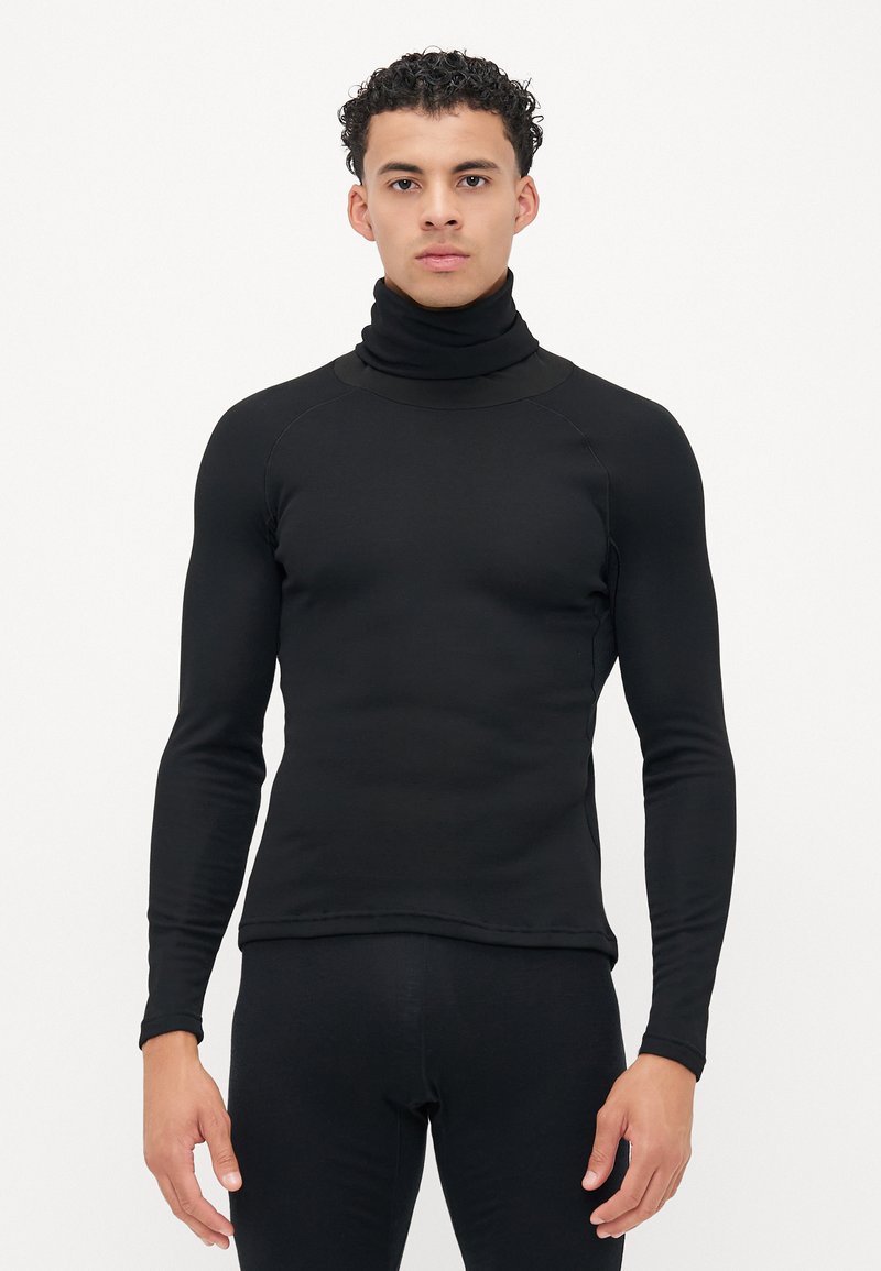 Sort turtleneck skjorte med lange ærmer, lavet af glat stof. Tætsiddende design med flade sømme. Ensartet tekstur, uden mønstre eller accenter.