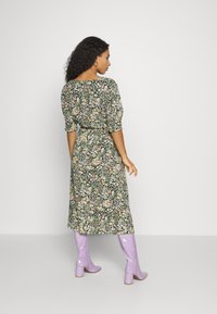 ONLY Petite ONLFREDERIKKE V NECK BELT DRESS  - Vestido de dia - cloud dancer