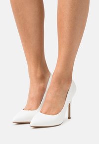 Buffalo JULIETTE - Saltos altos - white