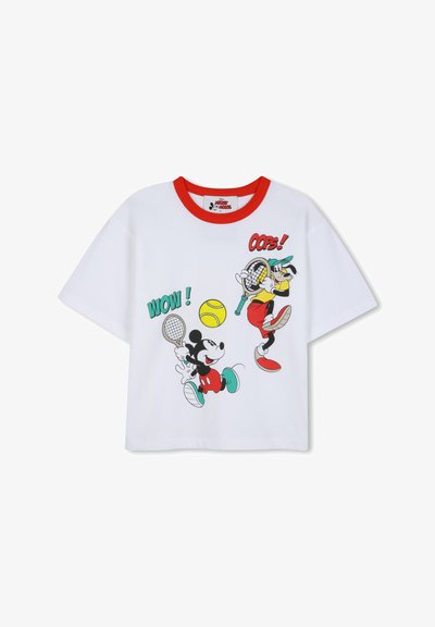 T-shirt blanc avec col rouge représentant Mickey et Dingo jouant au tennis avec des raquettes, une balle jaune, et les textes "WOW !" et "OOPS !".