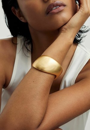 Reiss, SABRINA SCULPTED CUFF . - Armbånd - gold-coloured