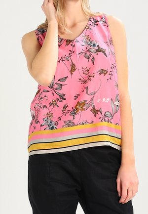 Top senza maniche rosa con motivo floreale, caratterizzato da un orlo a righe giallo, grigio e nero. Tessuto leggero con una texture liscia.