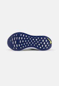 Nike Performance REACTX INFINITY  - Pantofi de alergare pe asfalt - photon dust/deep royal blue/white/saturn gold/fierce pink/aquarius blue