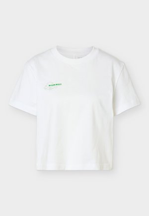 Wit kort mouw cropt T-shirt met ronde hals en klein groen "Mammut"-logo op de linkerborst.