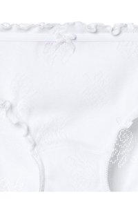 Weiße Baumwollunterwäsche mit einem gerafften Bund, der mit einer kleinen Schleife akzentuiert ist. Der Stoff hat subtile geprägte Muster und eine glatte Textur.