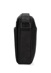 Borsa a messenger nera realizzata in tessuto resistente, dotata di una tasca laterale con zip, tracolla regolabile e forma rettangolare strutturata.