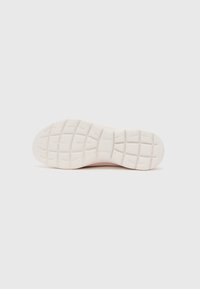 Skechers SUMMITS - Trainers - taupe/coral