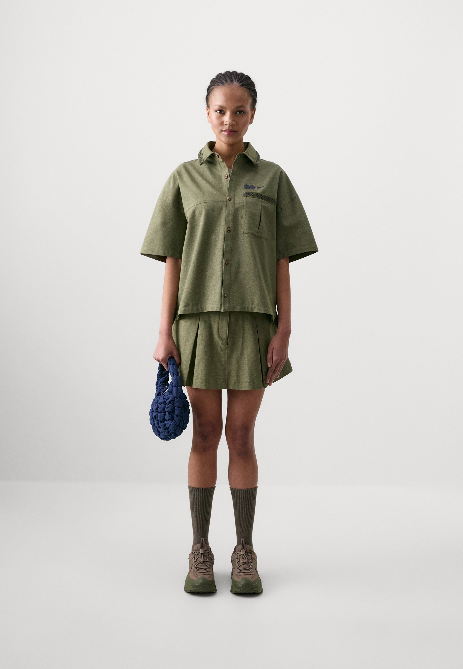 売れ筋商品|||ナイキ シャツ レディース トップス X NAOMI OSAKA - Button-down blouse - medium olive Nike Sportswear X NAOMI OSAKA - Button-down blouse - medium