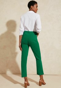 Love & Roses CROP - Traperice uskog kroja - green