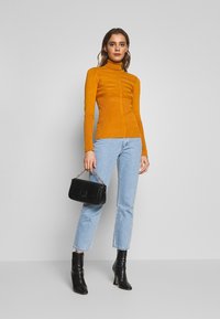 Morgan MENTOS jasny brąz