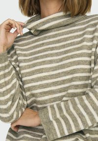 ONLY Strickpullover - weathered teak