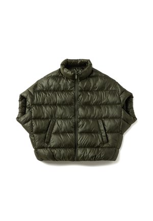 Olivgrüne Kurzarm-Steppjacke mit Reißverschluss vorne, Stehkragen und zwei diagonalen Taschen auf weißem Hintergrund.