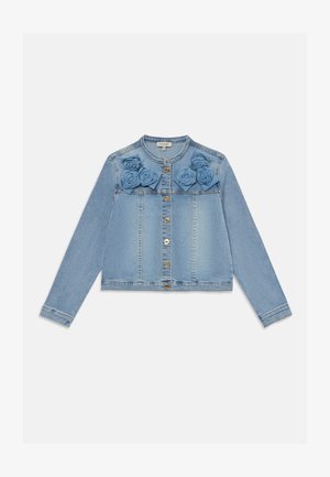 Vaaleansininen farkkutakki, jossa on ruusun applikaatiot hartioilla, nappikiinnitys edessä, pitkät hihat ja lyhyt malli.