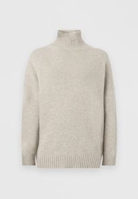 Pull à col roulé tricoté beige clair avec manches longues et poignets et ourlet côtelés sur un fond uni.