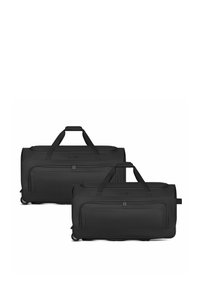 Des sacs de sport noirs, de tailles variées, en tissu durable, dotés de zippers lisses, de poignées supérieures et de poches latérales pour le rangement.