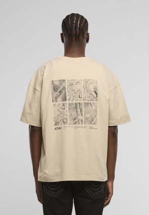 HALO GRAPHIC BOXY UNISEX - Trükipildiga T-särk - oyster gray asphalt