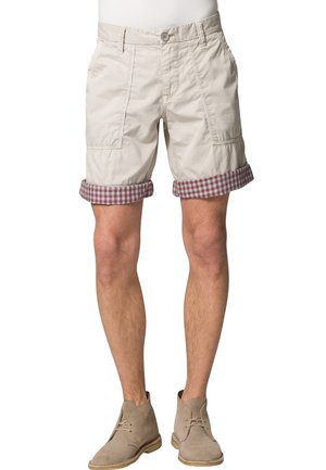 Beżowe szorty wykonane z bawełny, z kratkowanym podwinięciem w kolorze bordowym i kremowym, z bocznymi kieszeniami i zapięciem na guzik.