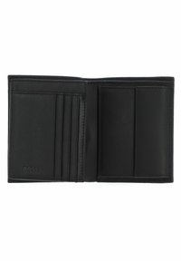 Portefeuille en cuir noir avec plusieurs emplacements pour cartes, une poche pour ID transparente et un logo de marque en relief. Texture lisse avec un design classique.