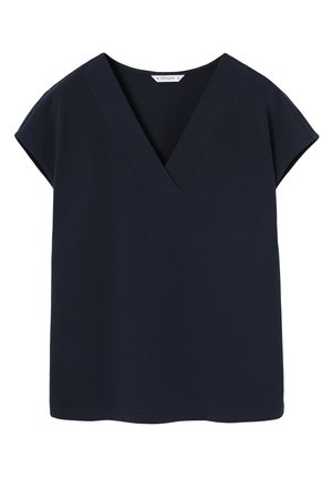 Sötétkék, rövid ujjú felső, V-nyakú dizájnnal. Simább anyagból készült, laza illeszkedésű és tiszta szegéllyel rendelkezik. Egyszerű és sokoldalú stílus.