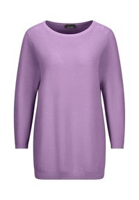 Lavendelfarbenes Langarmshirt mit rundem Ausschnitt, gerippten Bündchen und Saum sowie einer glatten Stricktextur. Mit einem Etikett im Kragen.