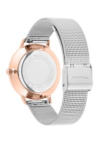 Tamaris-Uhr mit einem Gehäuse aus roségoldfarbenem Edelstahl, weißem Zifferblatt und silbernem Mesh-Armband, das einen Verschluss hat und bis zu 3 ATM wasserdicht ist.