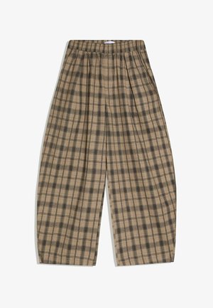 Beige Hose mit lockerem Sitz, schwarzem Karomuster, elastischem Bund und Seitentaschen, flach auf weißem Hintergrund präsentiert.