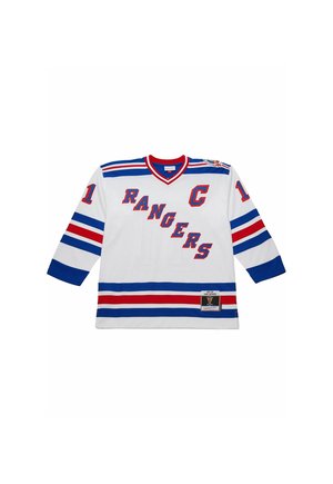 Weißes Eishockey-Trikot mit blauen und roten Streifen, "RANGERS" diagonal über die Vorderseite, Nummer 11 auf den Ärmeln und ein Kapitäns"C" auf der Brust.